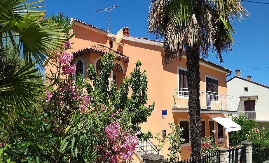 Appartamenti Clara Porec Esterno foto
